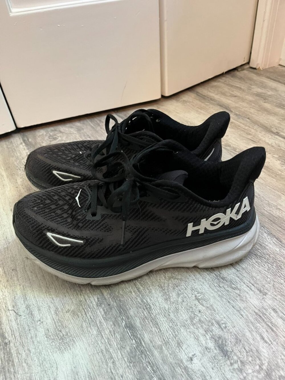 Hoka One One W's Clifton 9 Sneakers Running Shoes, Black, 7 Extra Wide (2E)